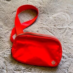 Everywhere Belt Bag with long strap 1L